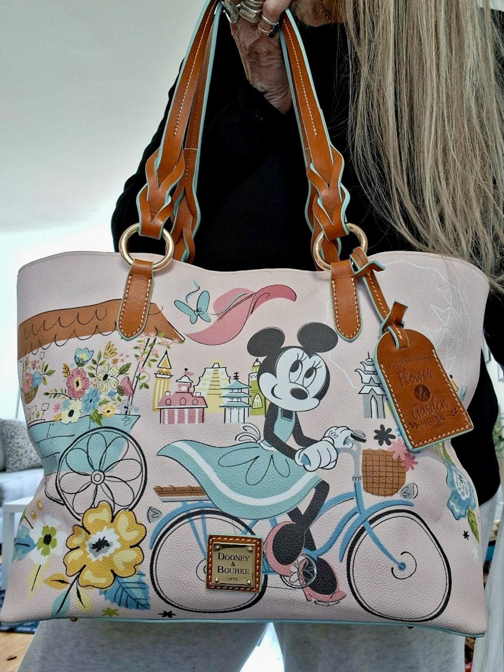 DOONEY & BOURKE DISNEY PARKS EPCOT FLOWER & GARDEN FESTIVALTOTE MINNIE 2020 - Picture 3 of 10